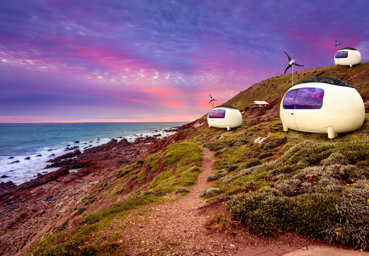 EcoCapsule hillside resort - med